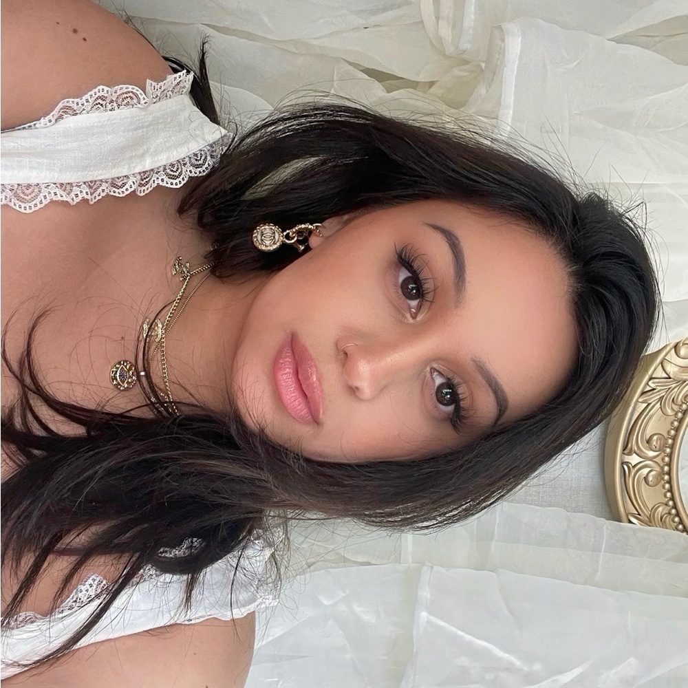 Meet your Posher, L. nicole